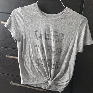 Gray Graphic Knot Front Tee - Women Sz Small "Cheers To Pour Decisions"